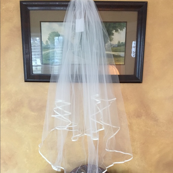 Wedding dress - Picture 15 of 16